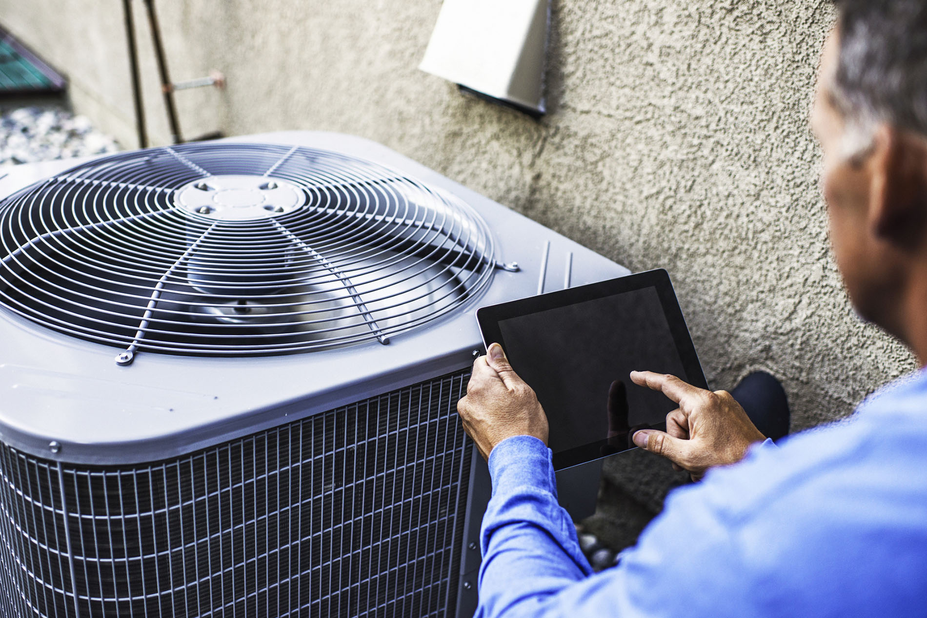 HVAC technician doing air conditioning maintenance