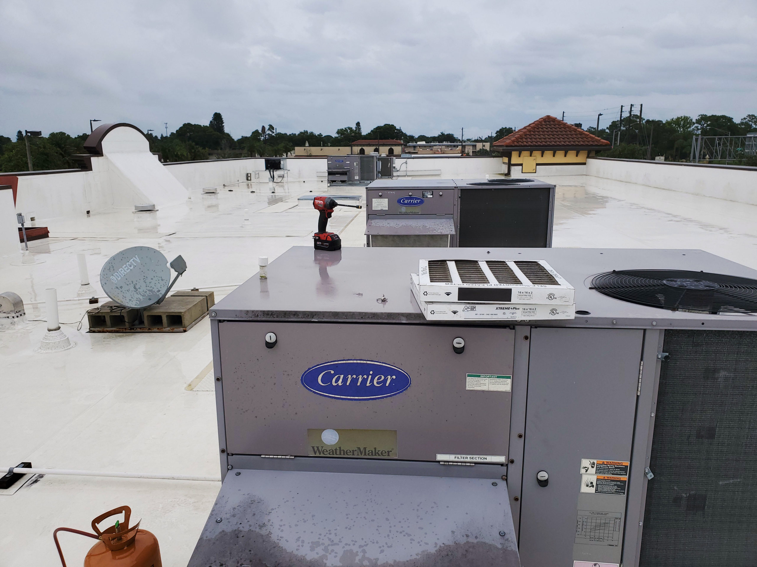 Carrier air conditioning unit on roof of building in Holiday Florida